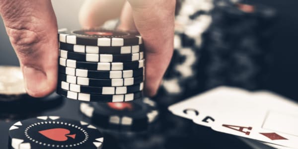5 legnagyobb különbség a póker és a blackjack között